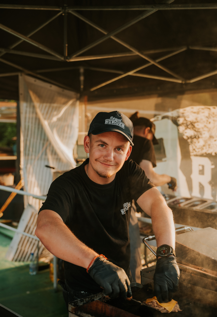 Loď Catering